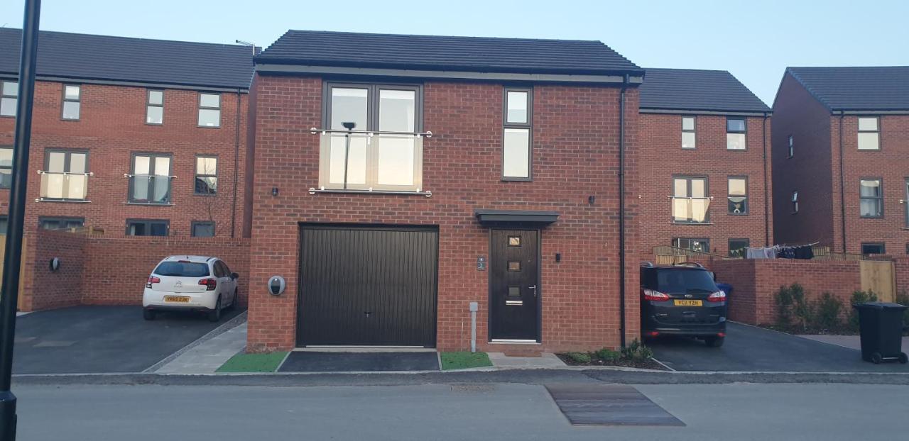 5 Star Luxury Small Cosy House With Lake View Doncaster Exterior photo
